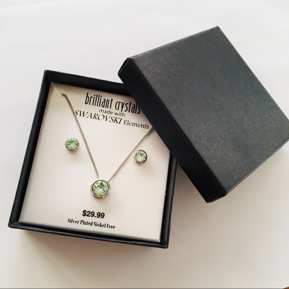 Brilliant Crystal Swarovski Elements Silver Plated Necklace & Earrings Set